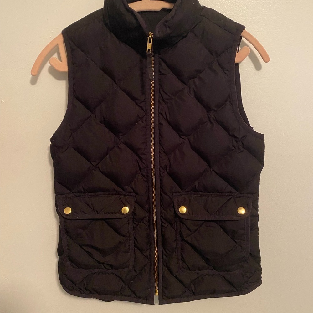 J. Crew Women’s Black Puffer 2 pocket vest with gold zipper, XXS, EUC.